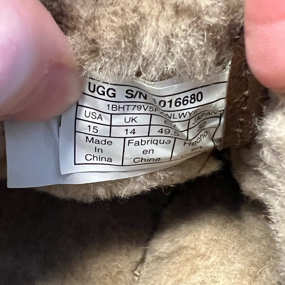 UGG men’s maksim chukka suede Sherpa lined boots. Size 15. main image 8